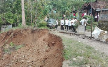 Banyak Tanah Longsor Akibat Hujan