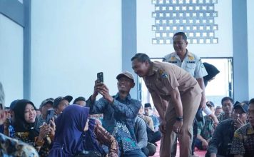 Tuntaskan Kunker di 12 Kecamatan Mas Aji Serahkan Insentif RT-RW Se-Kecamatan Tegalombo